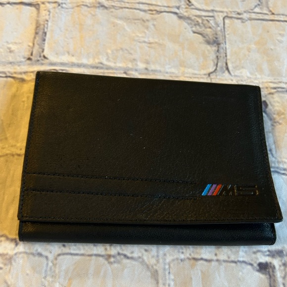 AMIE BLACK LEATHER TRIFOLD WITH KEY ATTACHMENT MENS WALLET - Picture 1 of 7